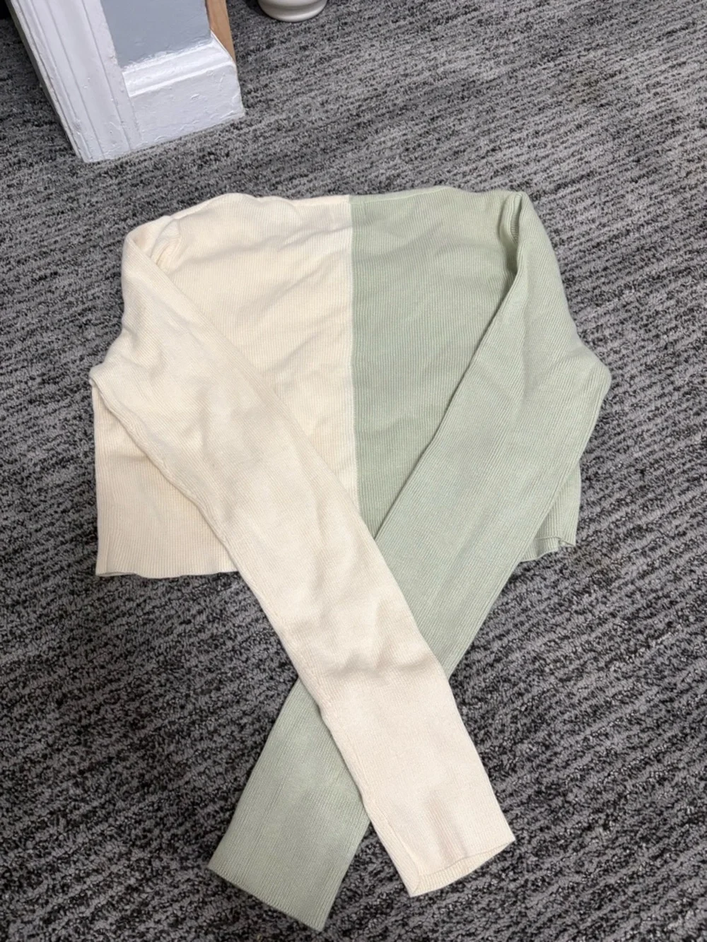 Princess Polly Two-Tone Cropped Knit Cardigan in Sage & Cream - Picture 4 of 6